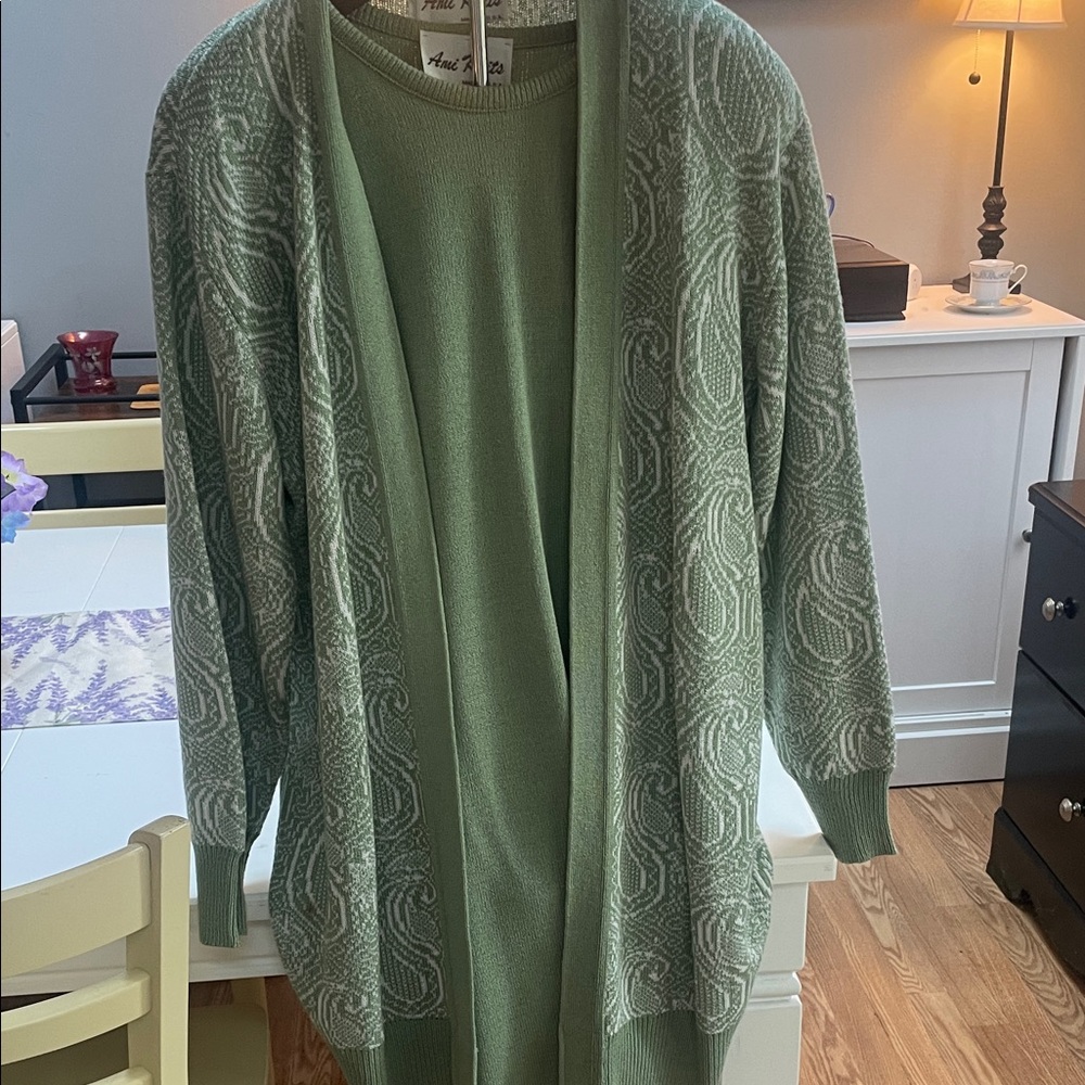 Summer Sale Markdown Gently Loved ❤️Green Patterned Women's Sweater And Dress